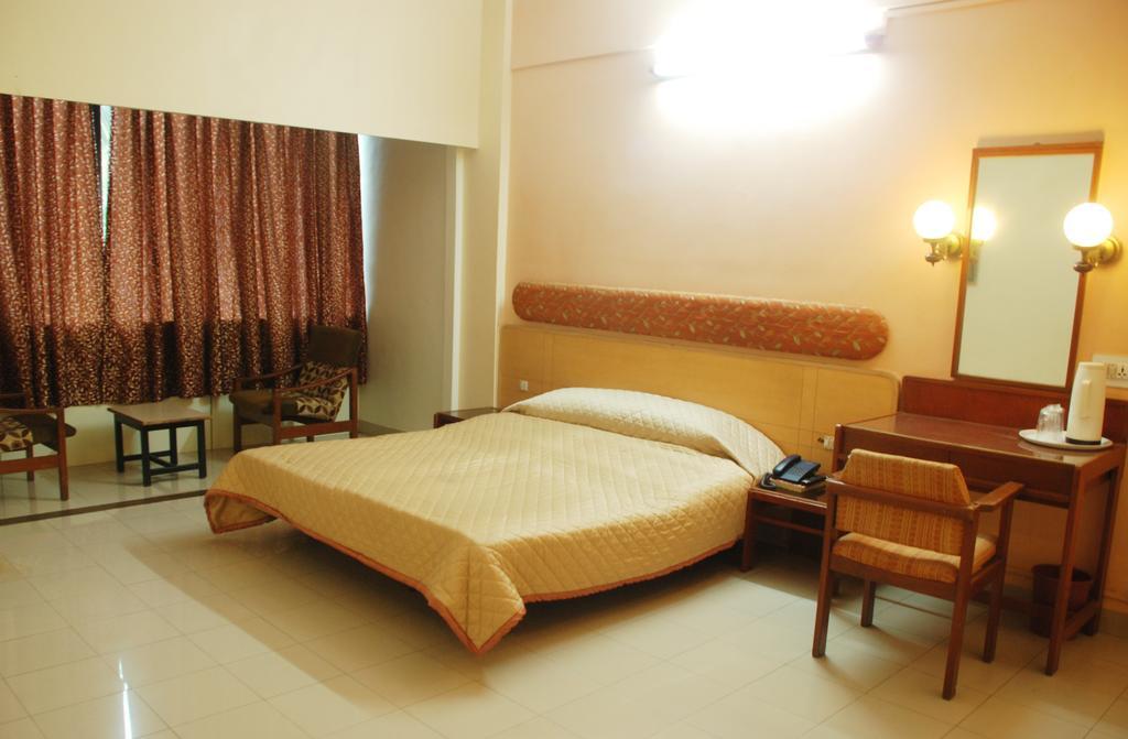 Hotel Raviraj Pune Dış mekan fotoğraf