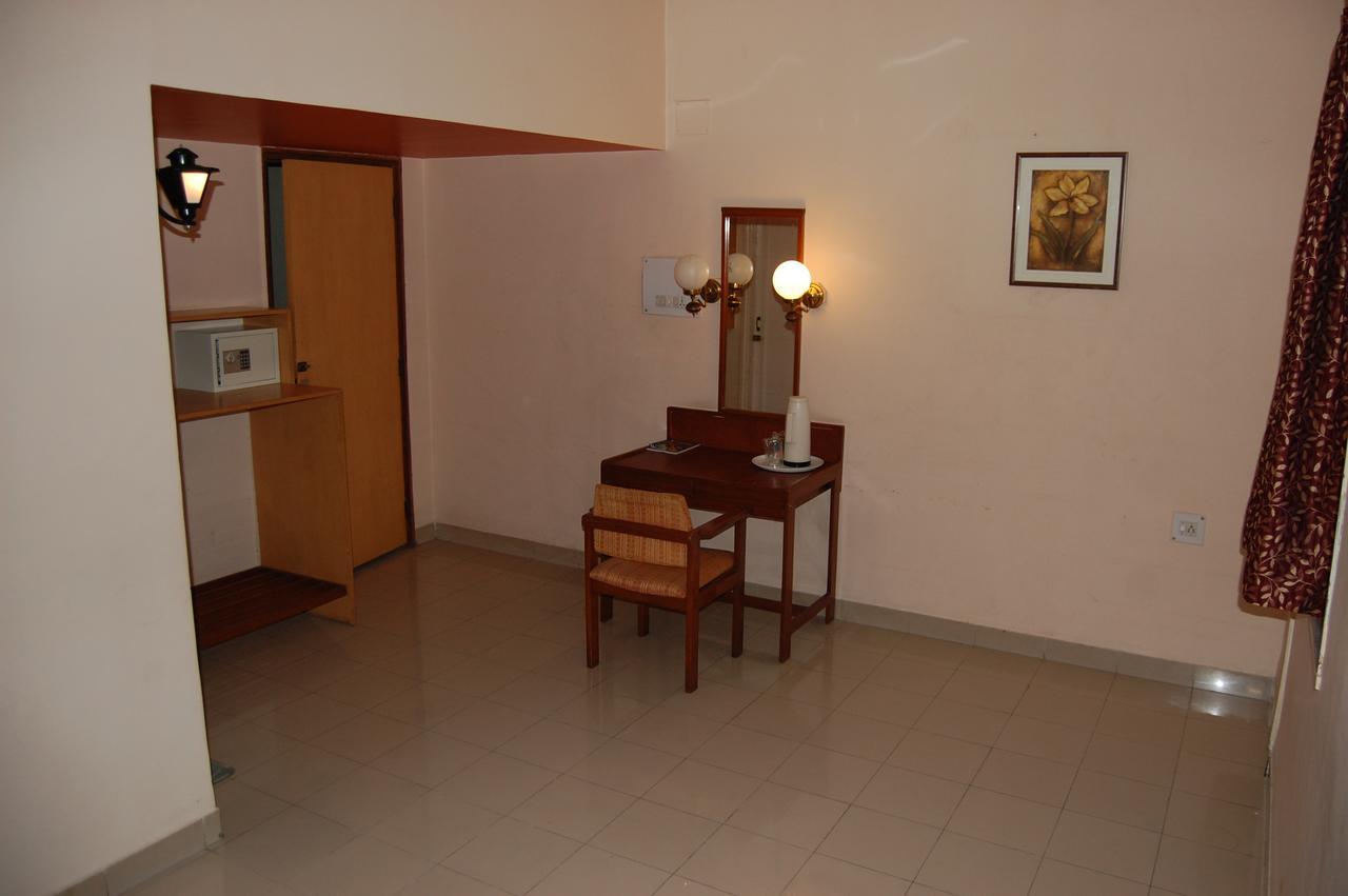 Hotel Raviraj Pune Dış mekan fotoğraf