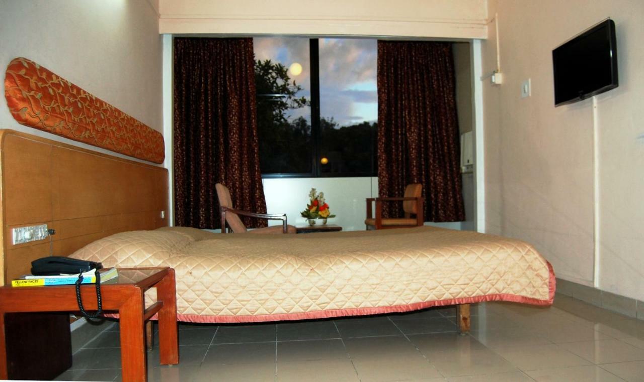 Hotel Raviraj Pune Dış mekan fotoğraf